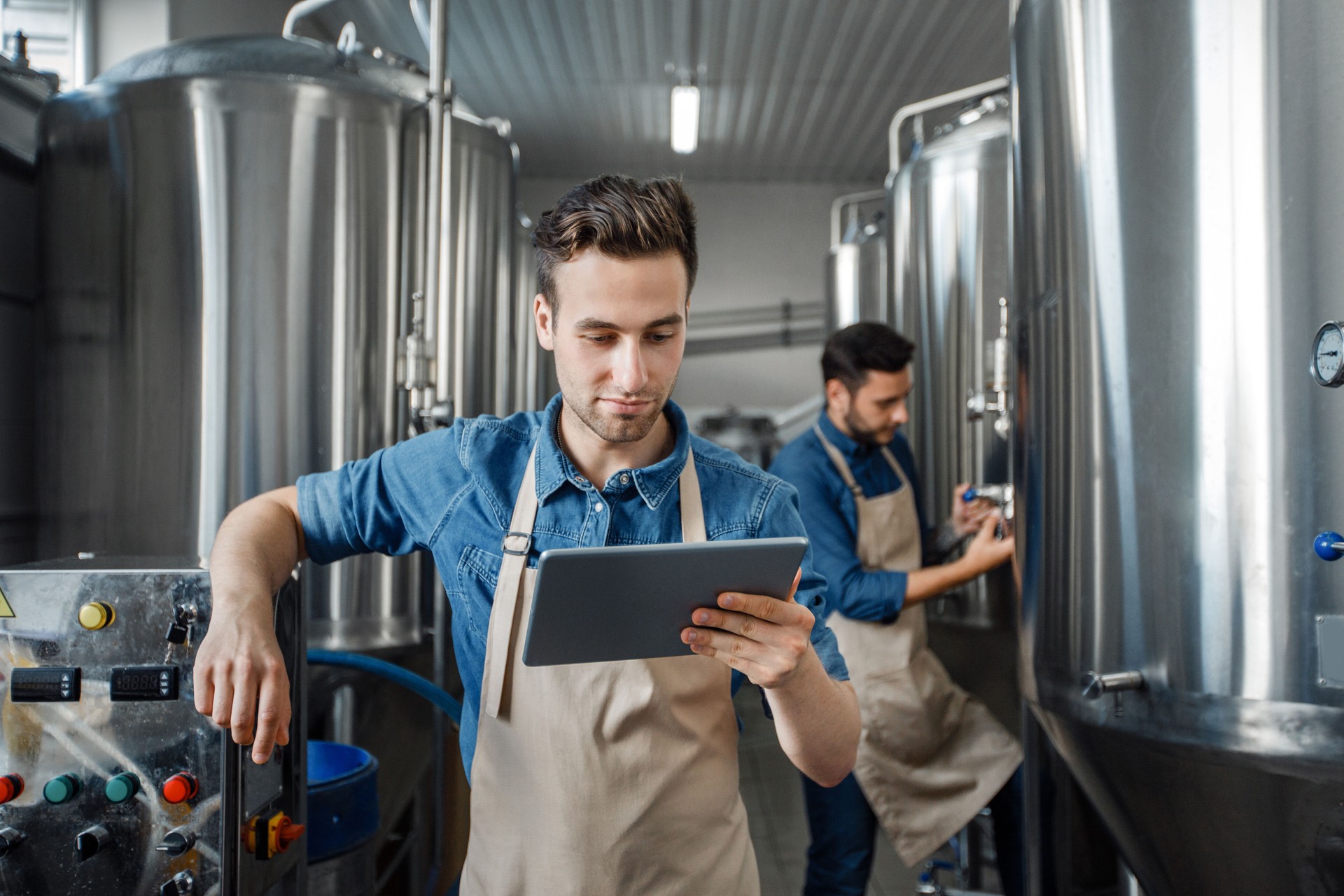 Smart factory, modern brewery management and craft beverage production